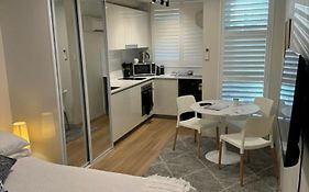 Renovated Central Studio W Pool & Just Off Oxford St